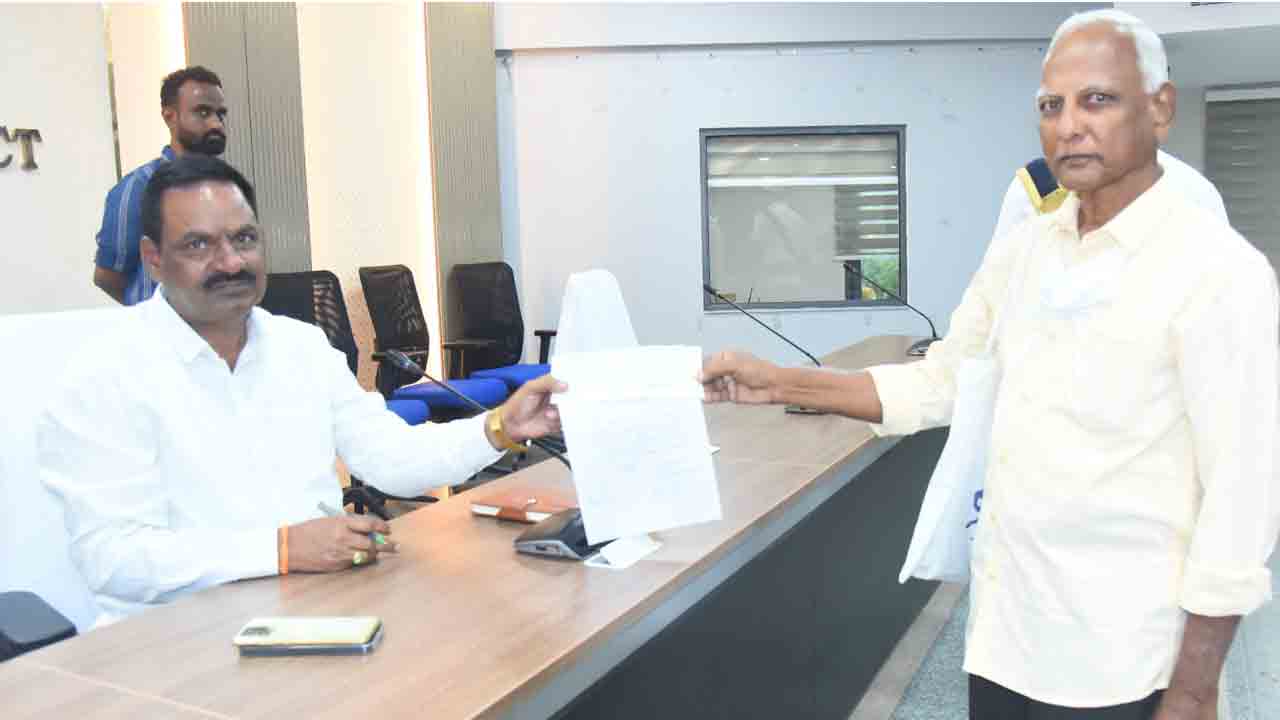 PM Relief Fund | పీఎం సహాయనిధికి విశ్రాంత ప్రభుత్వ ఉపాధ్యాయుడు విరాళం