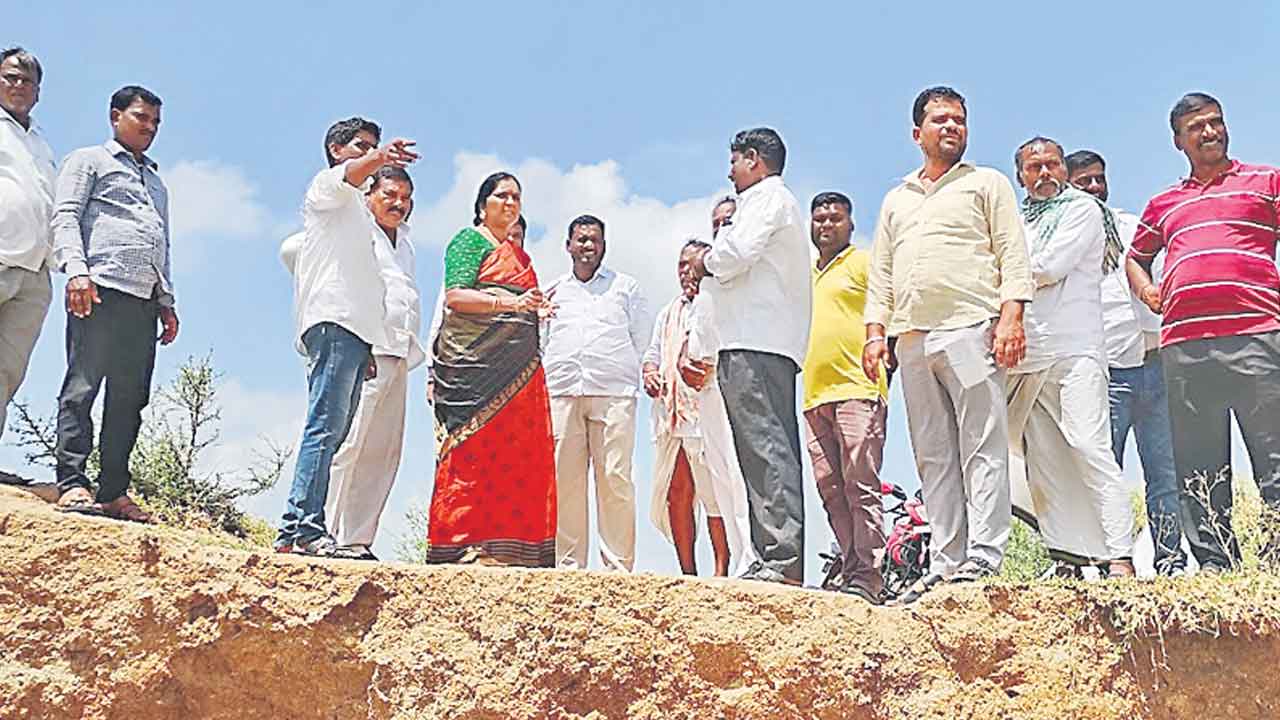 కాంగ్రెస్‌ పాలనలో రైతుల అరిగోస.. పద్మాదేవేందర్‌రెడ్డి