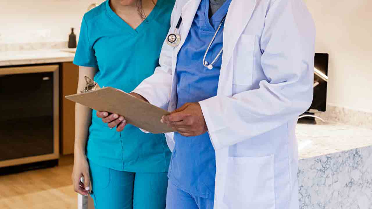 Pakistani Doctor | సర్జరీని మధ్యలో వదిలేసి.. నర్సుతో డాక్టర్ శృంగారం