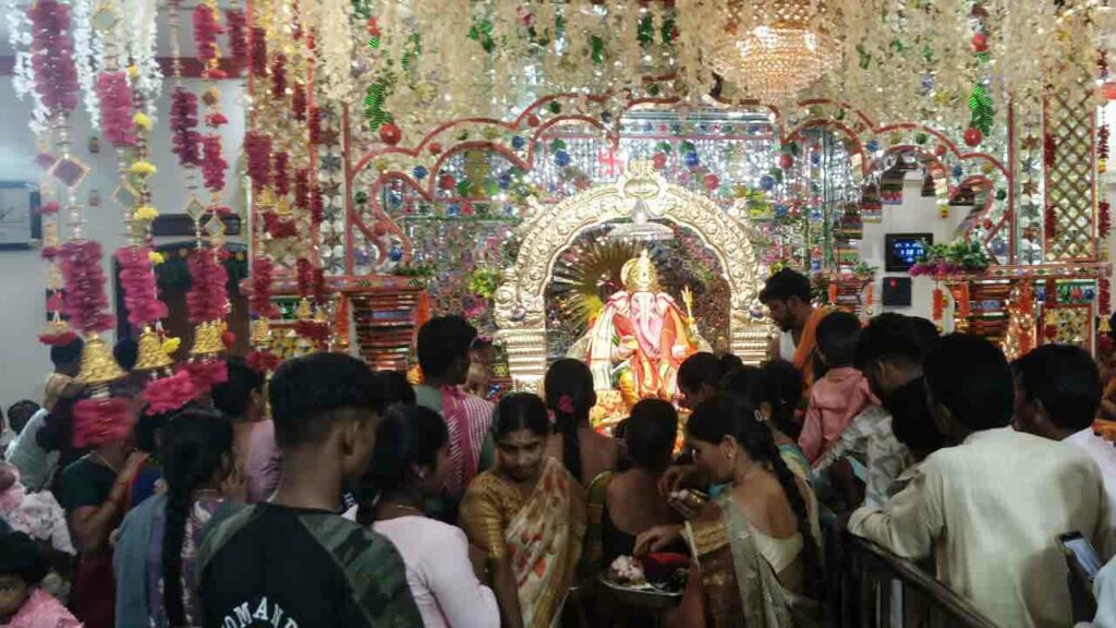 Palaj Ganesh Public Rush