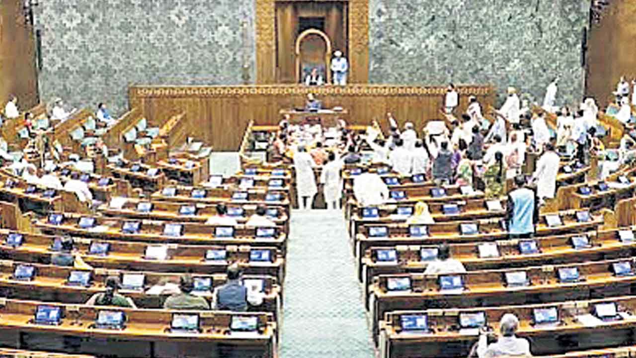 అరకొర.. అసంపూర్ణం.. ఎంపీల ప్రశ్నలకు పార్లమెంటులో పొంతనలేని జవాబులు