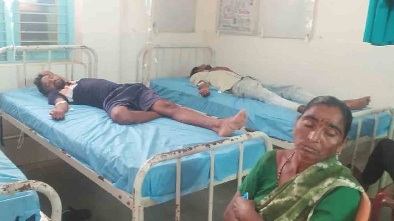 Toxic Fevers | వణికిస్తున్న విష జ్వరాలు..రోగులతో నిండిన ఆసుపత్రులు