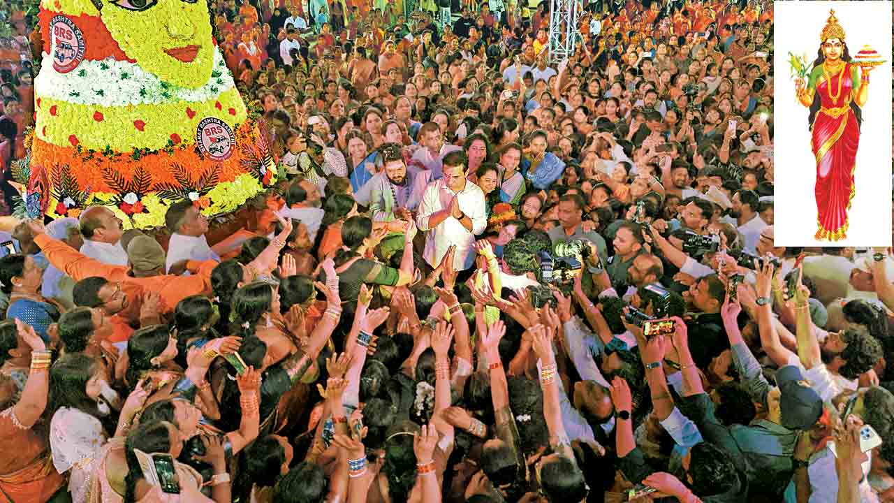 KTR | అధికారంలోకి రాగానే.. పీపుల్స్‌ప్లాజాకు బతుకమ్మ పేరు: కేటీఆర్‌