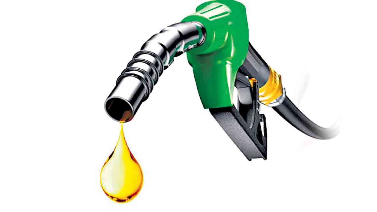 అనుచరులకే పెట్రోల్బంకులు?