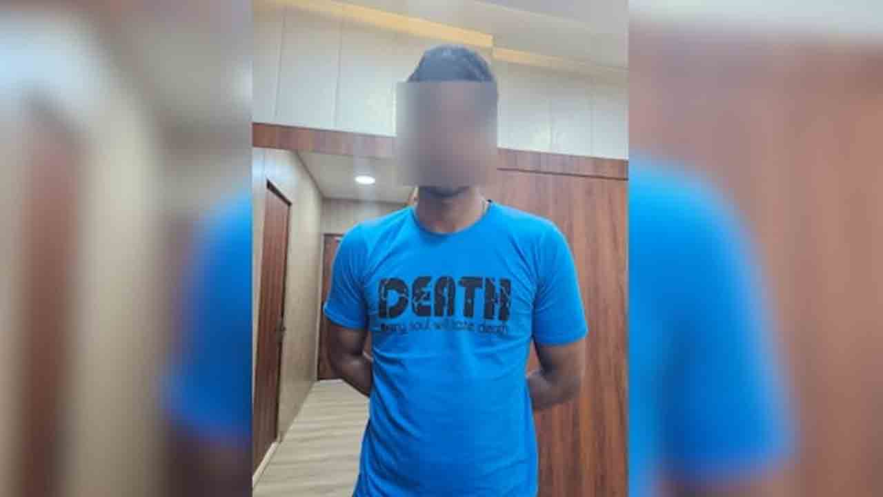 Pilot arrest | రహస్యంగా మహిళల వీడియోల రికార్డు.. పైలట్‌ అరెస్ట్..!