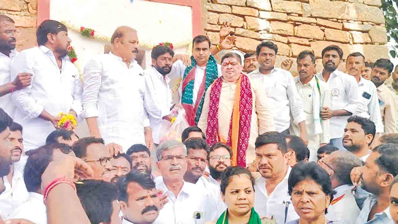 అమరుల ఆశయాలు కొనసాగించాలి