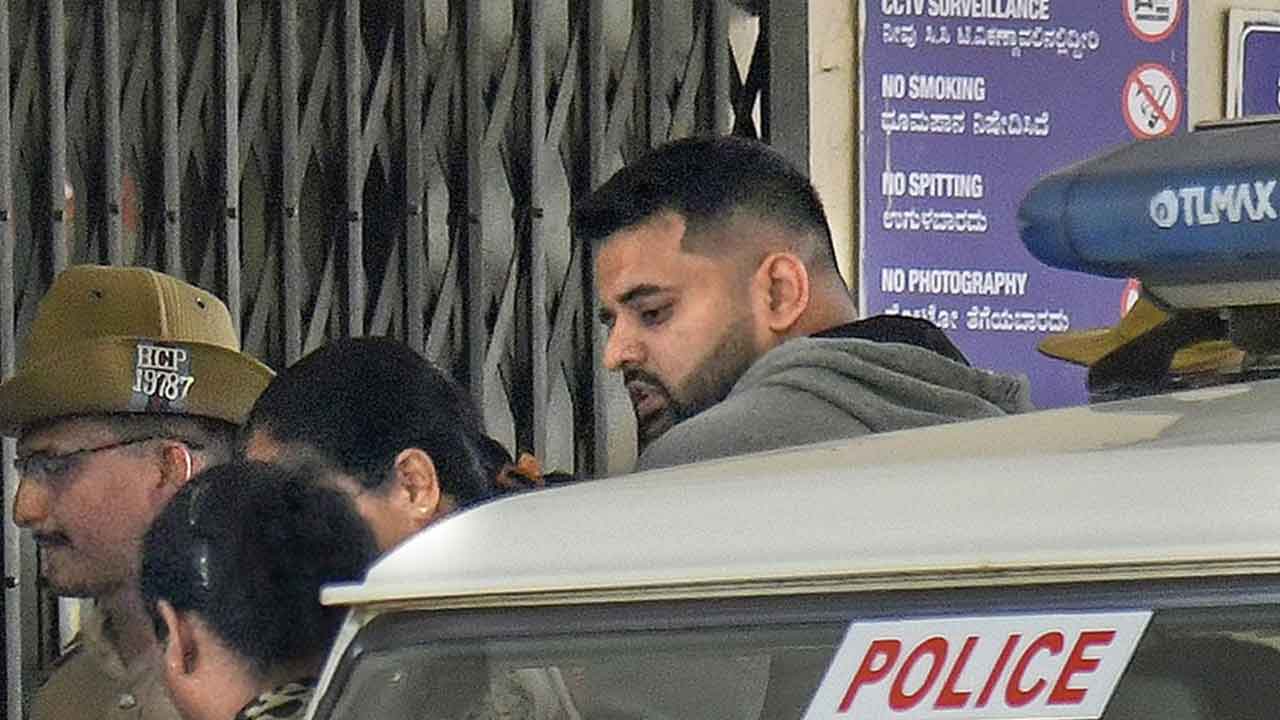 జైల్లో లైబ్రరీ క్లర్క్‌గా ప్రజ్వల్‌ రేవణ్ణ