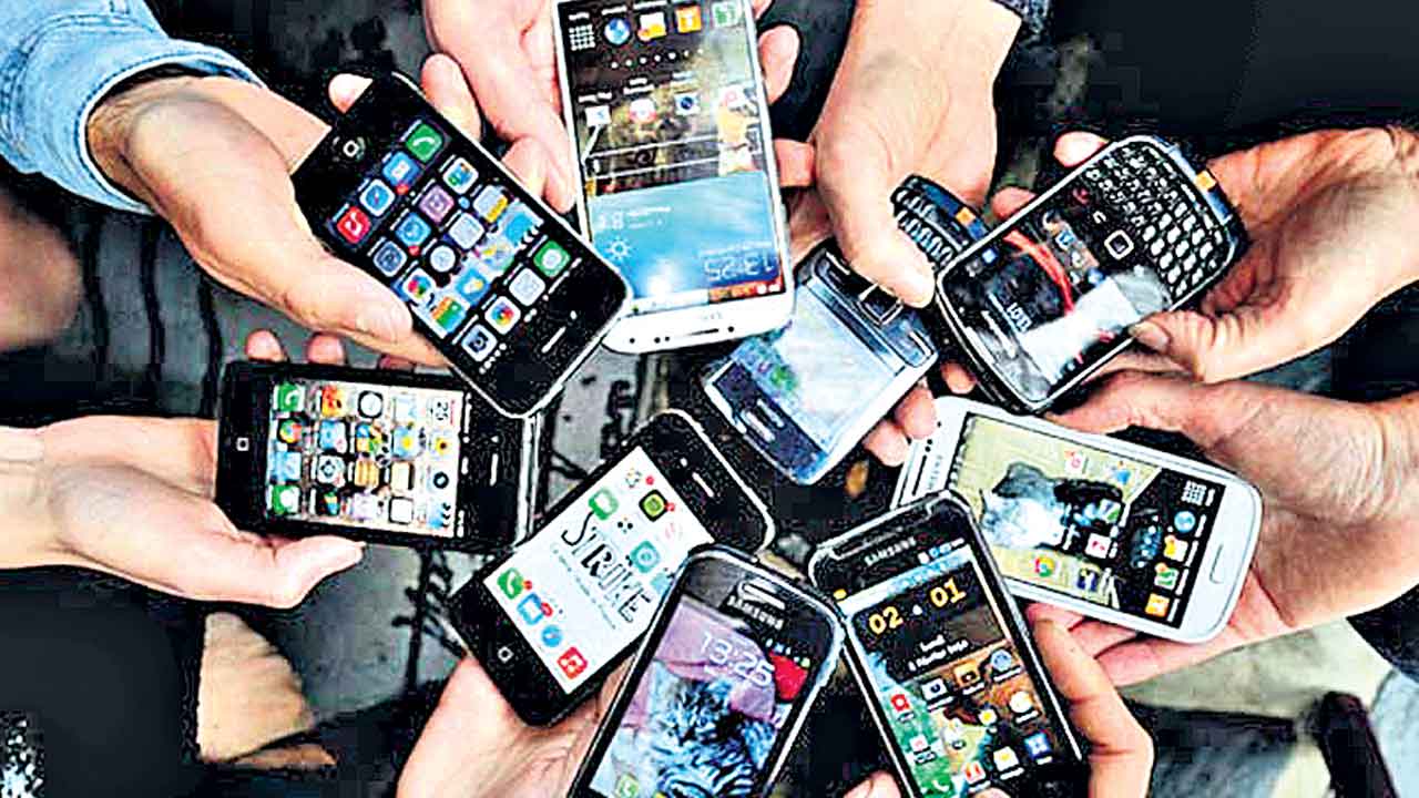 లోన్‌ కట్టకుంటే ఫోన్‌ లాక్‌.. క్రెడిట్‌తో మొబైల్‌ కొంటే జాగ్రత్త