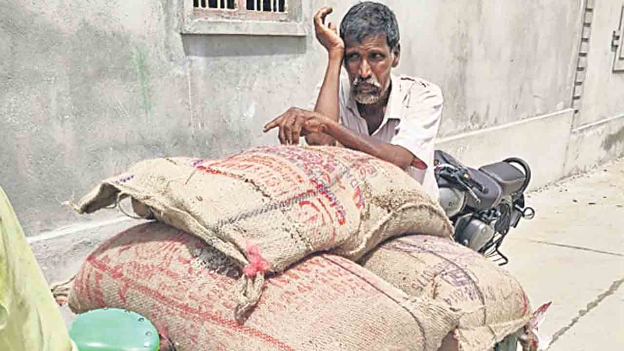 మధ్యాహ్న బియ్యం పక్కదారి