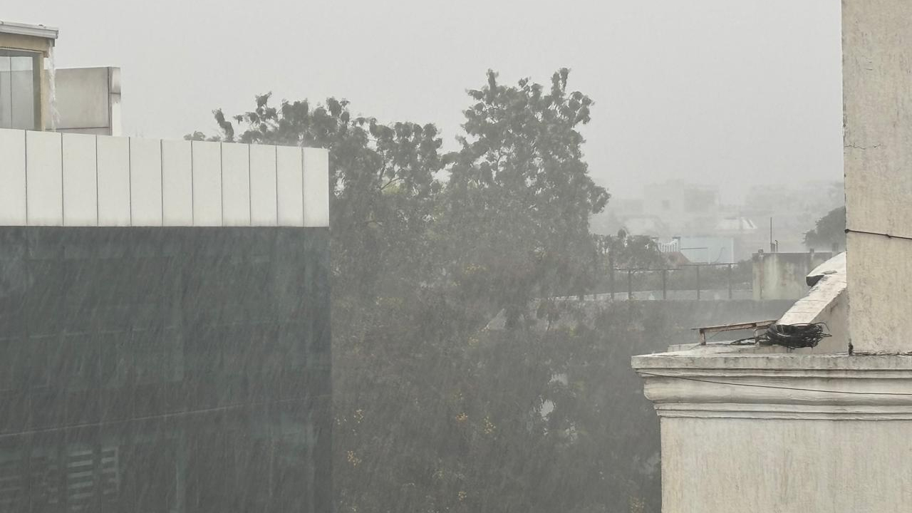 Hyd Rains | హైదరాబాద్‌లో కుండపోత వాన.. వాహనదారులకు ఇబ్బందులు..!