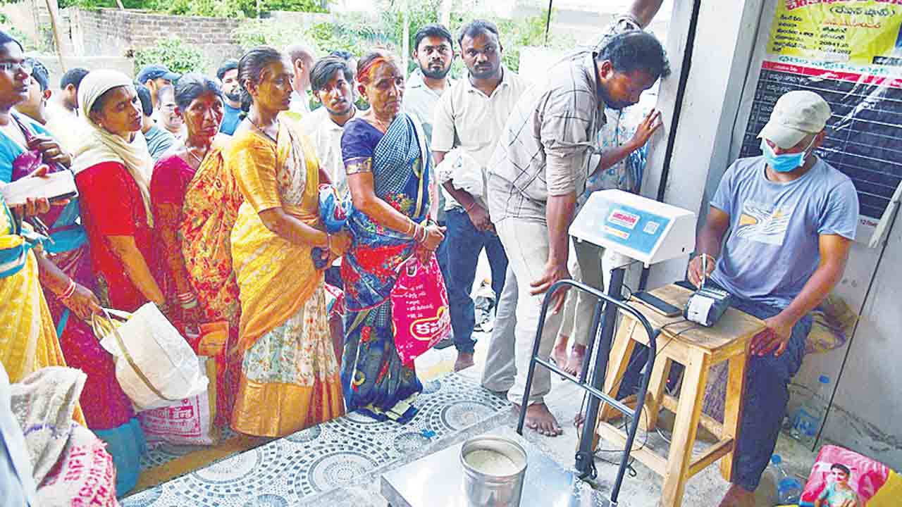 ఏదీ రేషన్‌ కమీషన్‌.. ఐదు నెలలుగా పెండింగ్‌