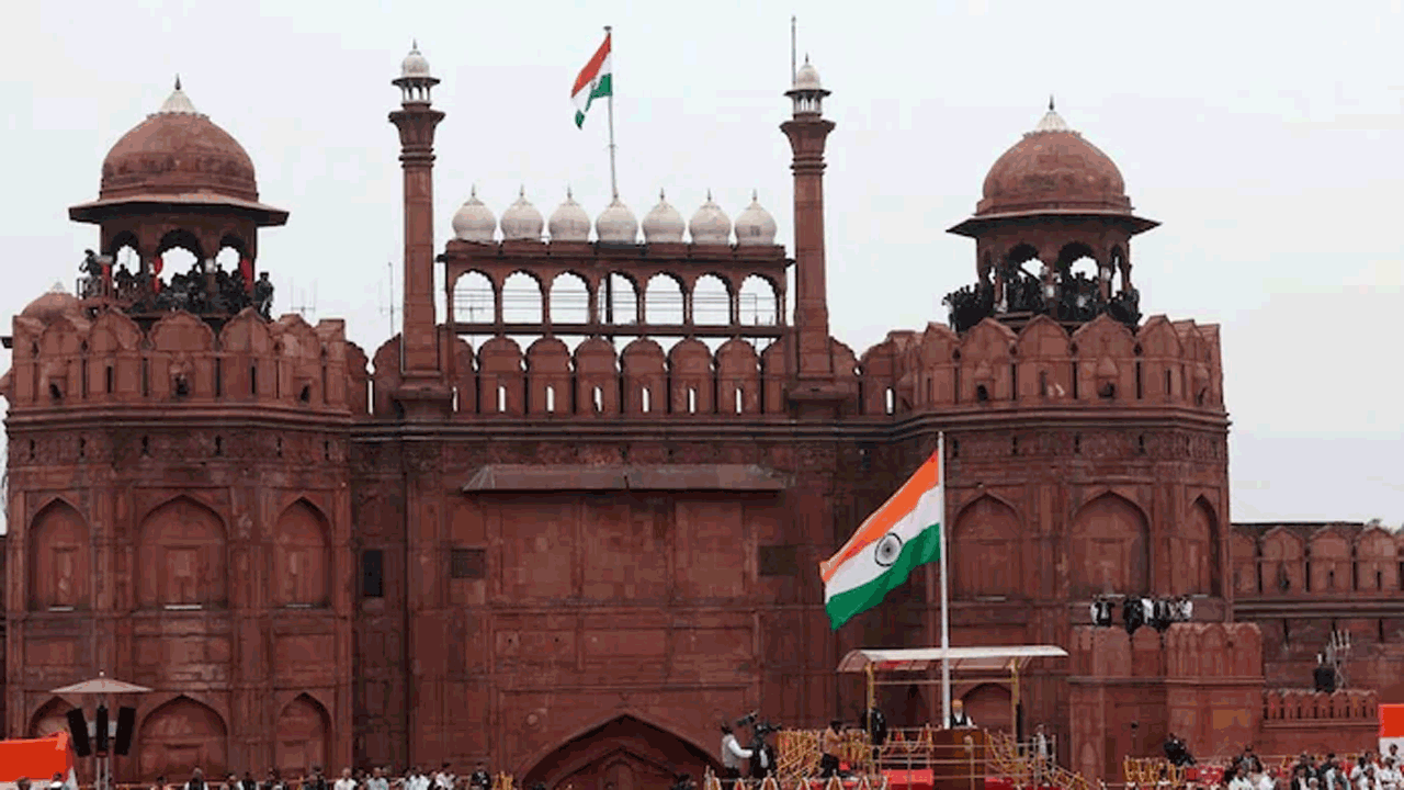 Red Fort | ఎర్రకోటలో భారీ చోరీ.. వజ్రాల కలశం అపహరణ