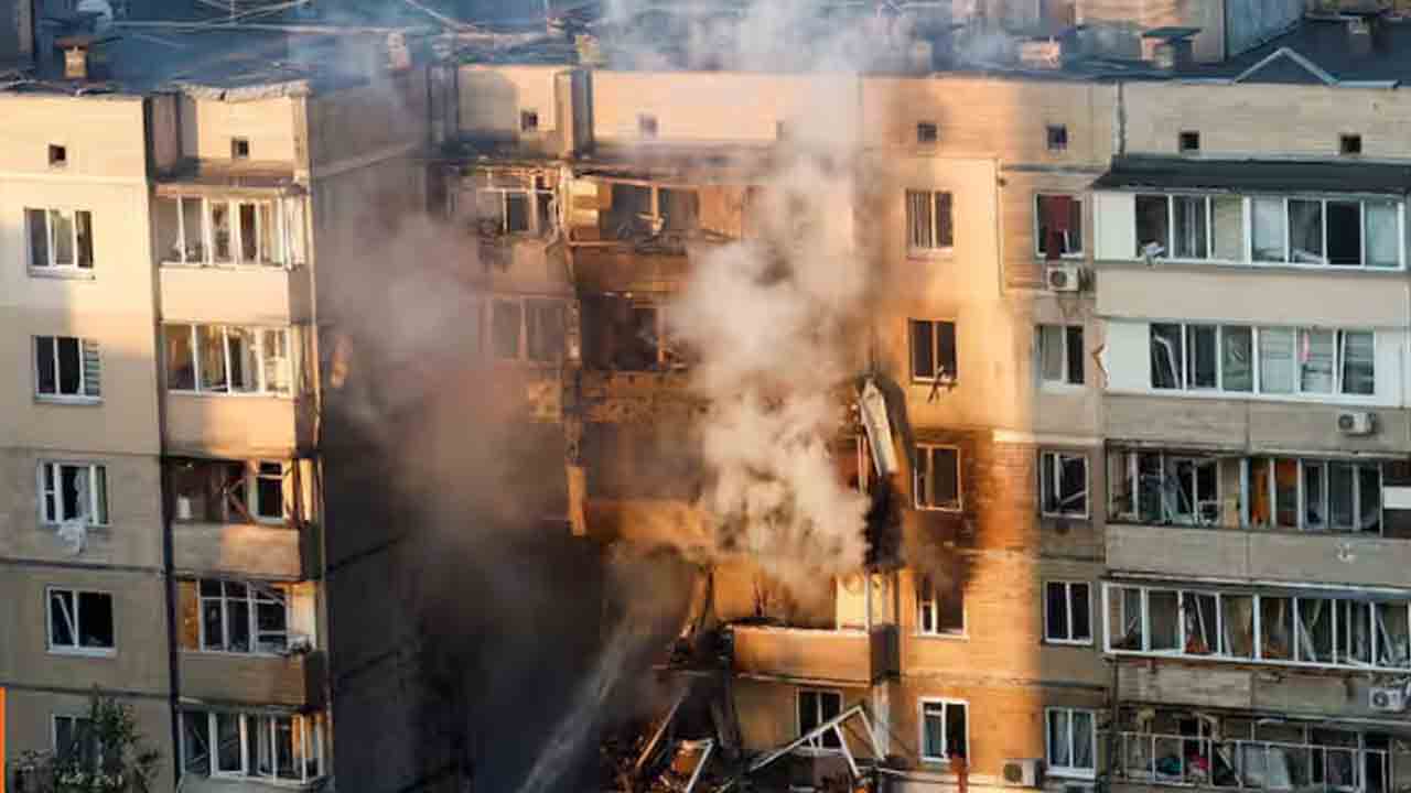 Russia attack | ఉక్రెయిన్‌పై రష్యా భీకర దాడి.. 800 డ్రోన్‌లు, క్షిపణులతో ఎటాక్‌