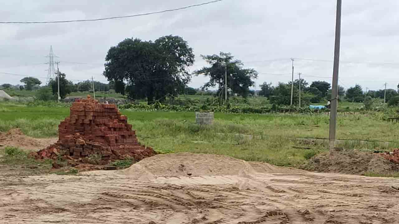 Sand Mafia | అధికారులు ఇసుక సీజ్ చేస్తే.. మేము తరలిస్తామంటున్న ఇసుక మాఫియా