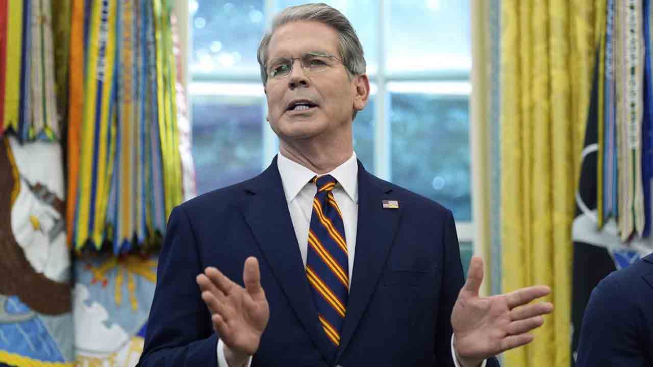 Trump Tariffs | ఆ దేశాలపై మరిన్ని సుంకాలు విధిద్దాం.. అప్పుడే పుతిన్‌ చర్చలకొస్తాడు: ట్రంప్‌ సన్నిహుతుడు స్కాట్‌ బెసెంట్‌