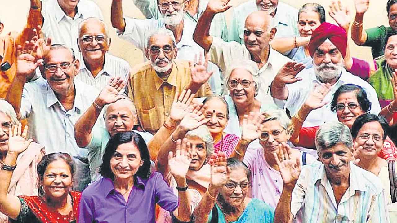 వృద్ధ భారతం!.. పెరుగుతున్న సీనియర్‌ సిటిజన్ల జనాభా