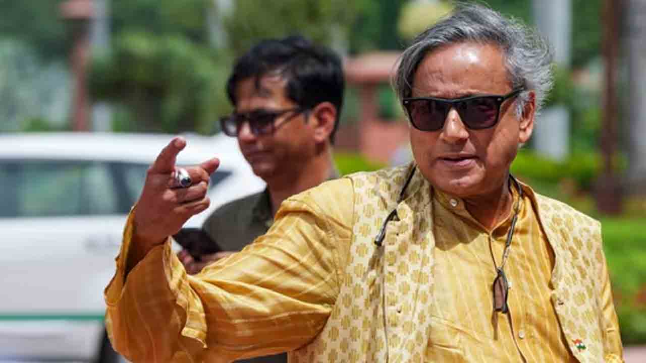Shashi Tharoor | ఆయన అసాధారణ అధ్యక్షుడు.. ట్రంప్ టారిఫ్స్పై శశిథరూర్ విమర్శలు