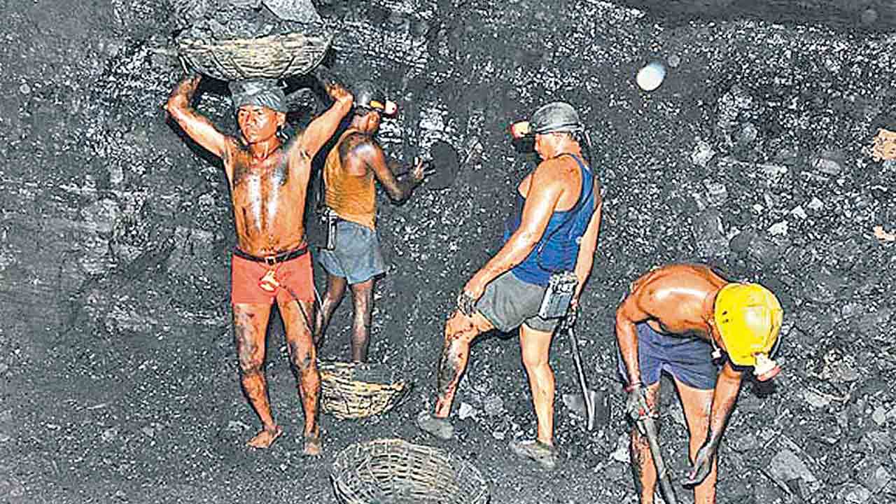 సింగరేణి బోనస్‌కు కాంగ్రెస్‌ కోత