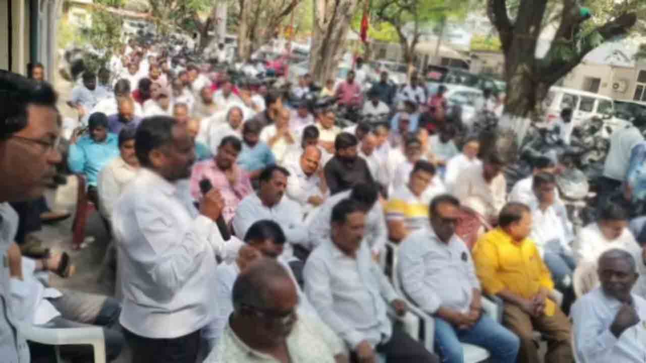 ఆందోళన చేస్తరా.. మీ సంగతి చూస్తం!