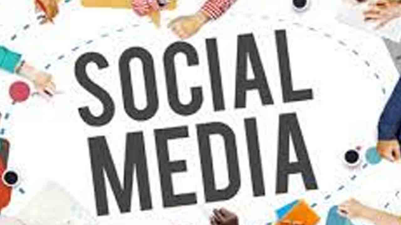 సోషల్ మీడియాకు మళ్లీ సంకెళ్లు