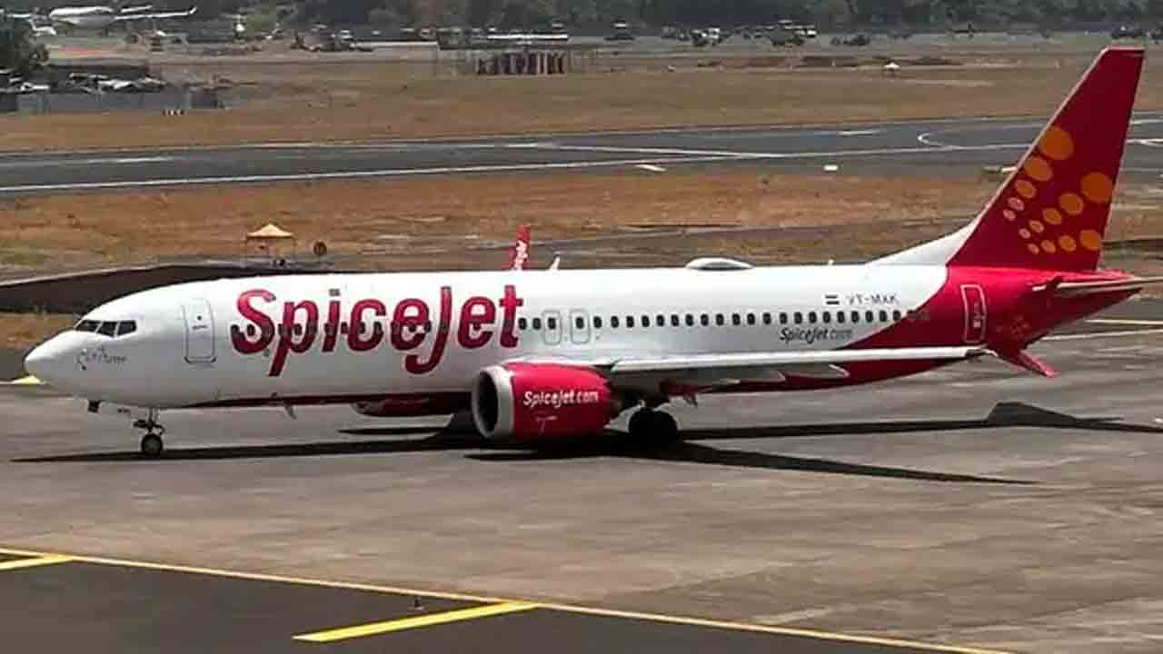 Aircraft | విమానం టేకాఫ్‌.. రన్‌వేపై ఊడిన చక్రం.. తర్వాత ఏమైందంటే..!