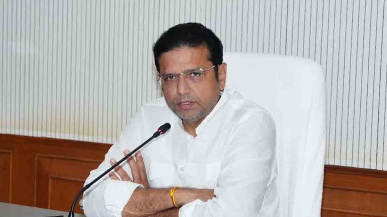 ట్రంప్‌ వైఖరిపై కేంద్రం మౌనమేల?.. శ్రీధర్‌బాబు