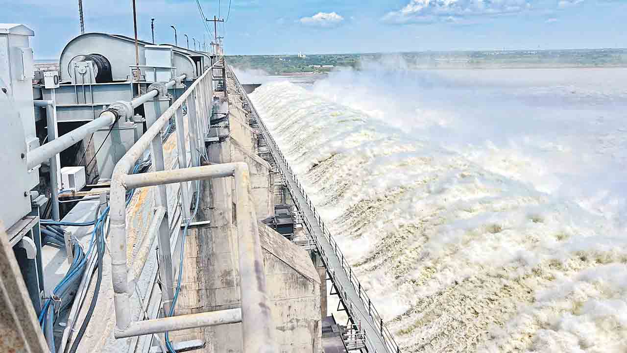 SRSP | శ్రీరాంసాగ‌ర్ ప్రాజెక్టుకు భారీగా వ‌ర‌ద‌.. 39 గేట్లు ఎత్తివేత‌