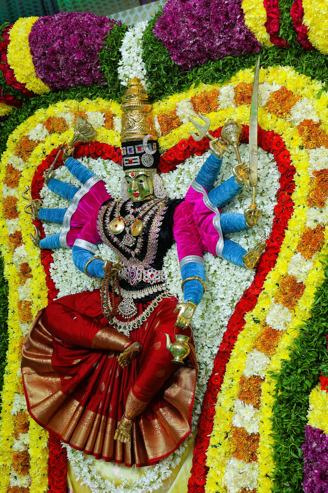చంద్రఘంట అలంకారంలో అమ్మవారు