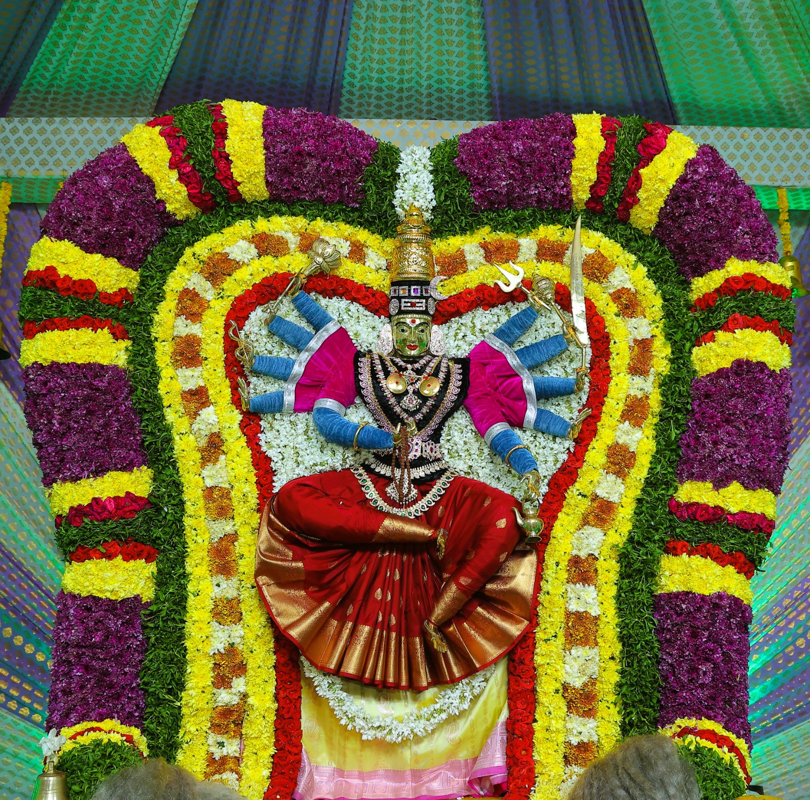 చంద్రఘంట అలంకారంలో అమ్మవారు
