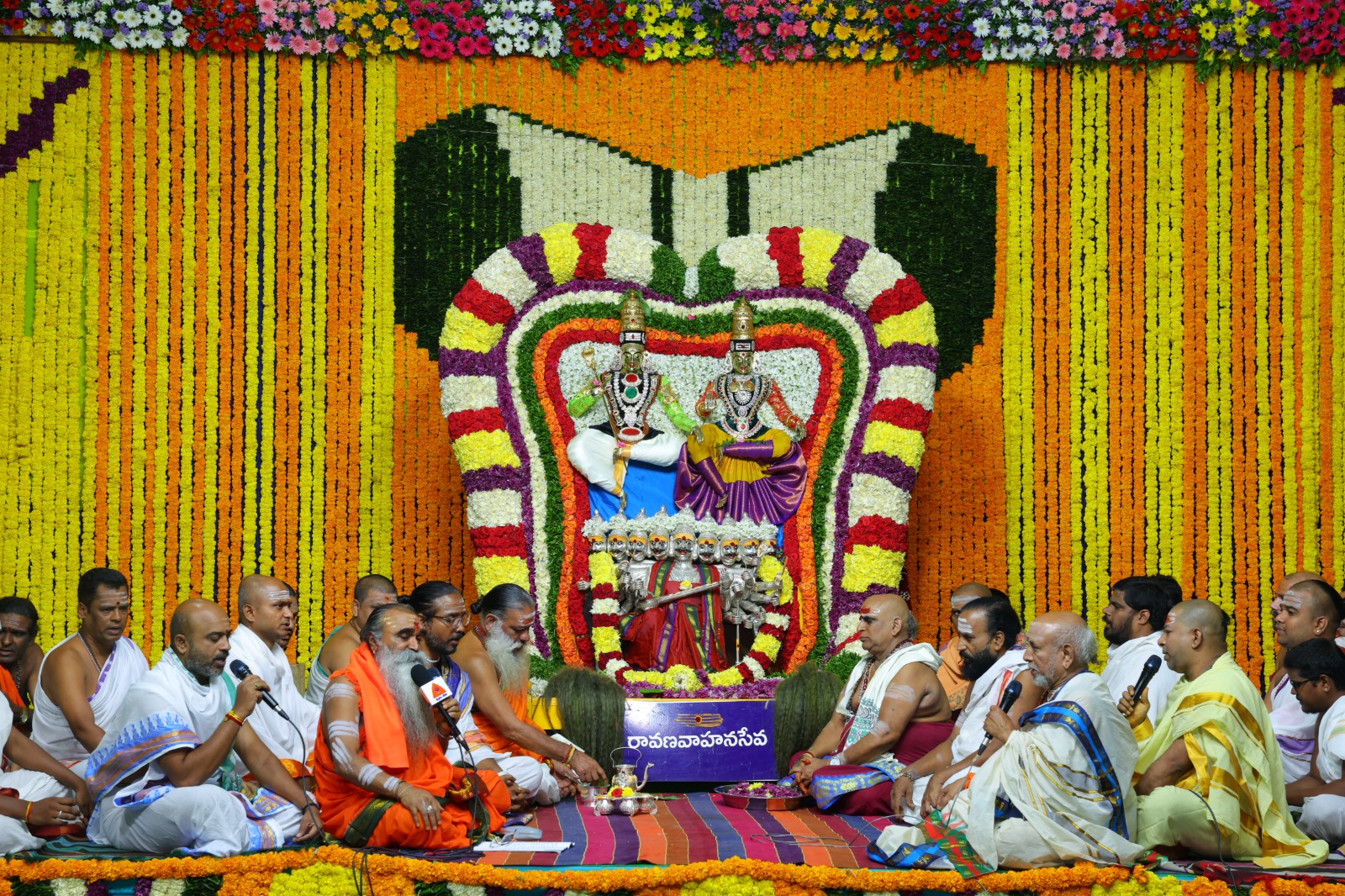 స్వామి, అమ్మవార్లకు పూజలు
