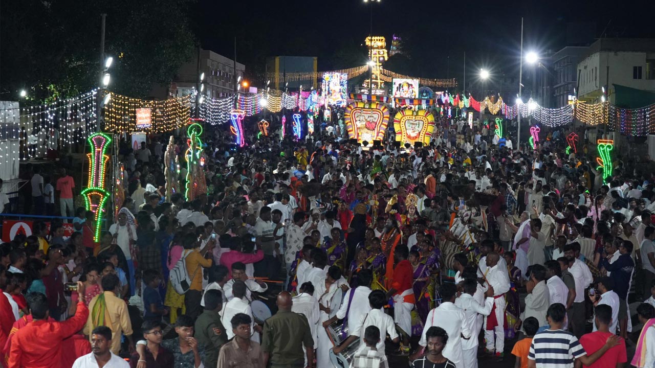 Srisailam | కనుల పండువగా దసరా మహోత్సవాలు.. సిద్ధిదాయిని అలంకారంలో భ్రమరాంబ దర్శనం