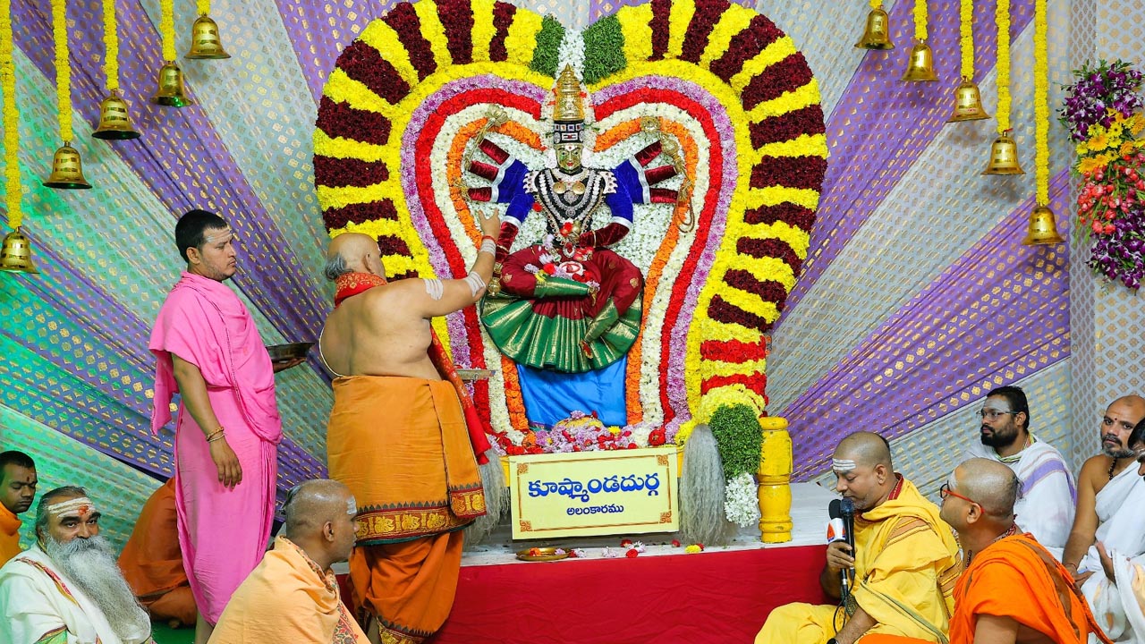 Srisailam | శ్రీశైలంలో కనుల పండువగా దసరా ఉత్సవాలు.. కూష్మాండ దుర్గగా దర్శనమిచ్చిన భ్రమరాంబ