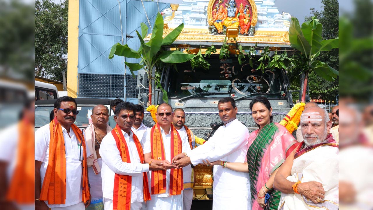 Srisailam | శ్రీశైలం దేవస్థానానికి ప్రచార రథం బహుకరించిన హైదరాబాద్‌ భక్తుడు