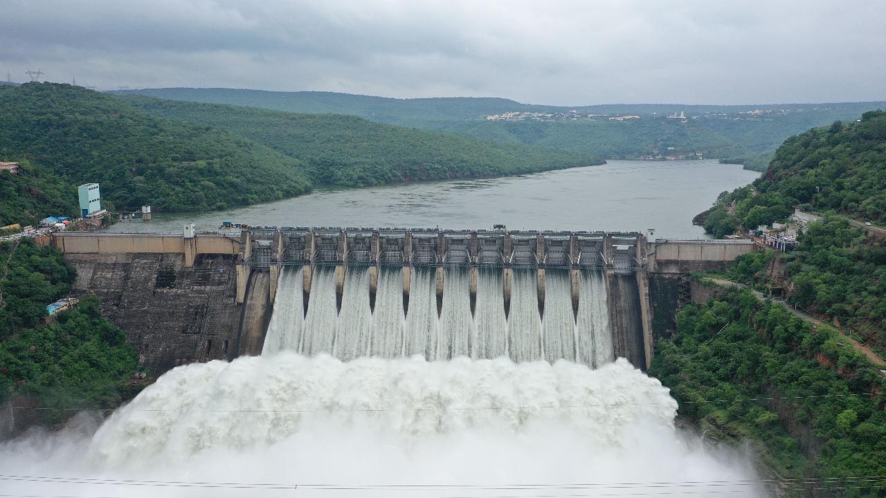 Srisailam | శ్రీశైలం ప్రాజెక్టుకు కొన‌సాగుతున్న వ‌ర‌ద‌.. 10 గేట్లు ఎత్తివేత‌