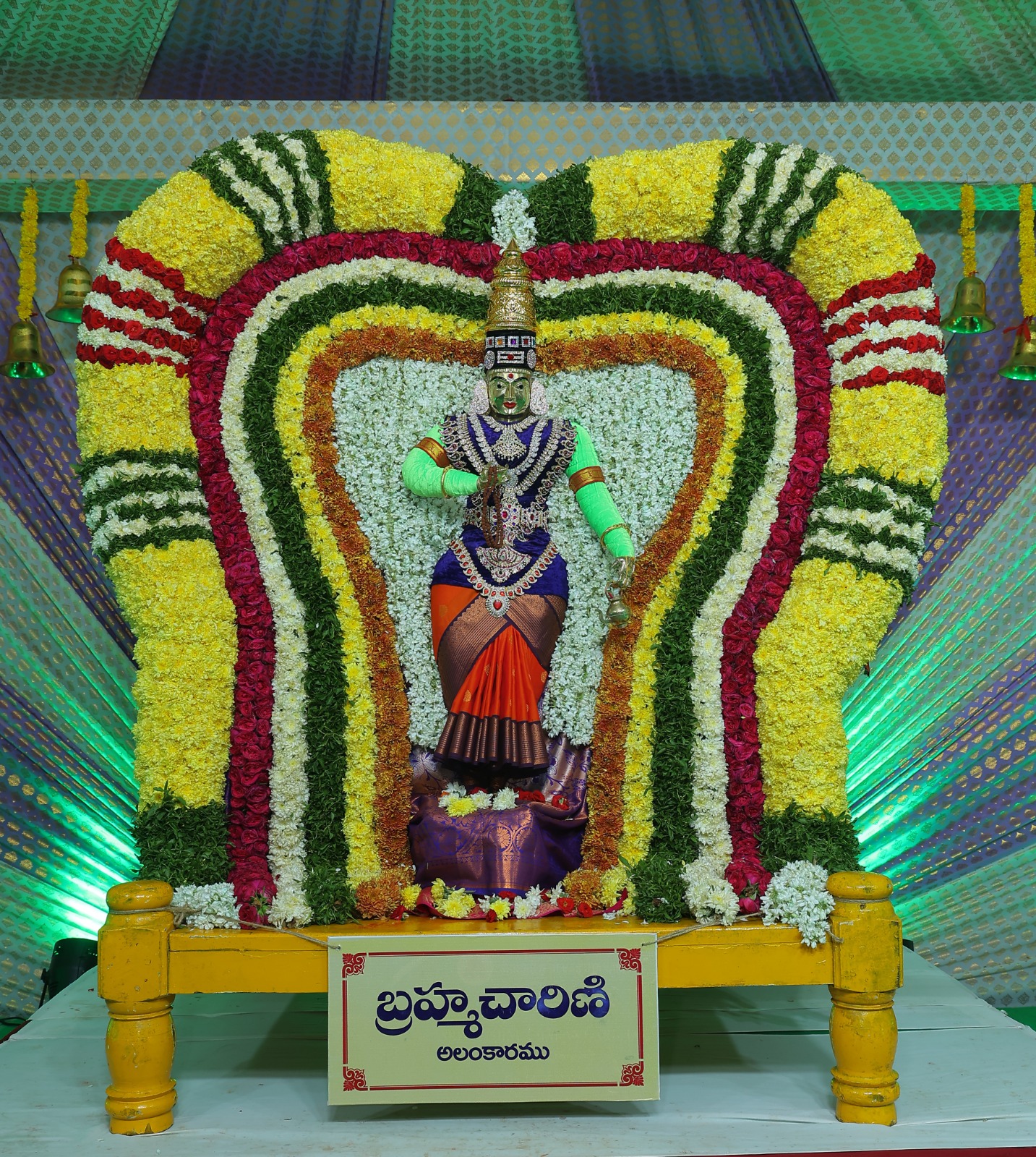 ఉత్సవాల్లో రెండోరోజు భ్రమరాంబ అమ్మవారు బ్రహ్మచారిణిగా భక్తులకు దర్శనమిచ్చారు. 