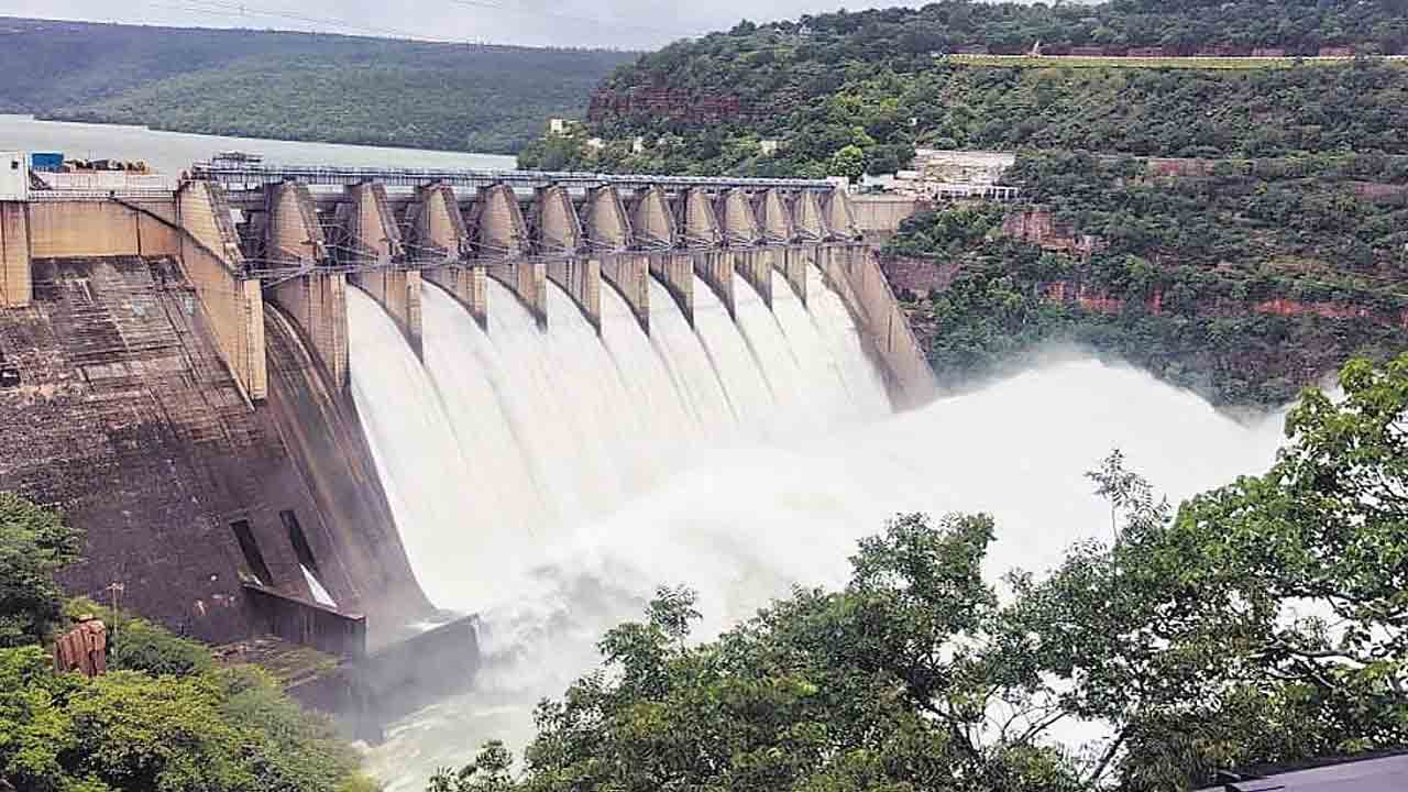 Srisailam Reservoir | శ్రీశైలం జలాశయానికి పెరిగిన వరద..10 గేట్లు ఎత్తి నీటి విడుదల