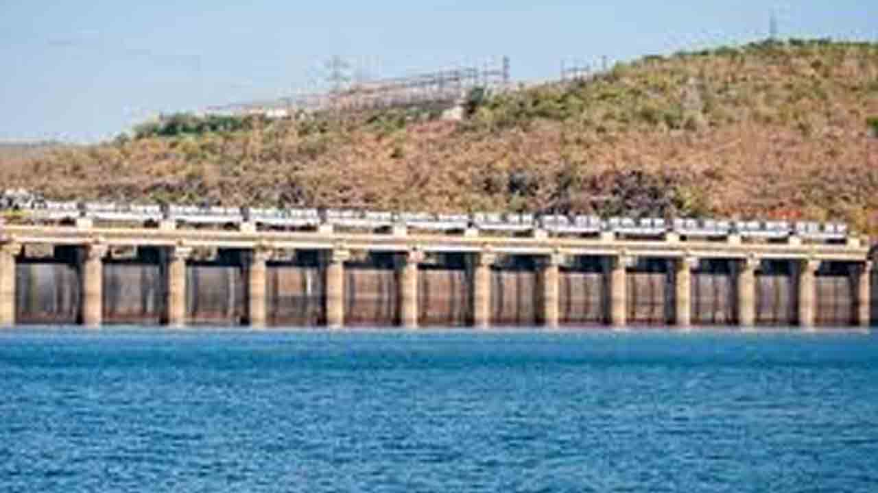 Srisailam Reservoir | శ్రీశైలం జలాశయానికి తగ్గుతున్న వరద.. రెండు గేట్లు మూసివేత