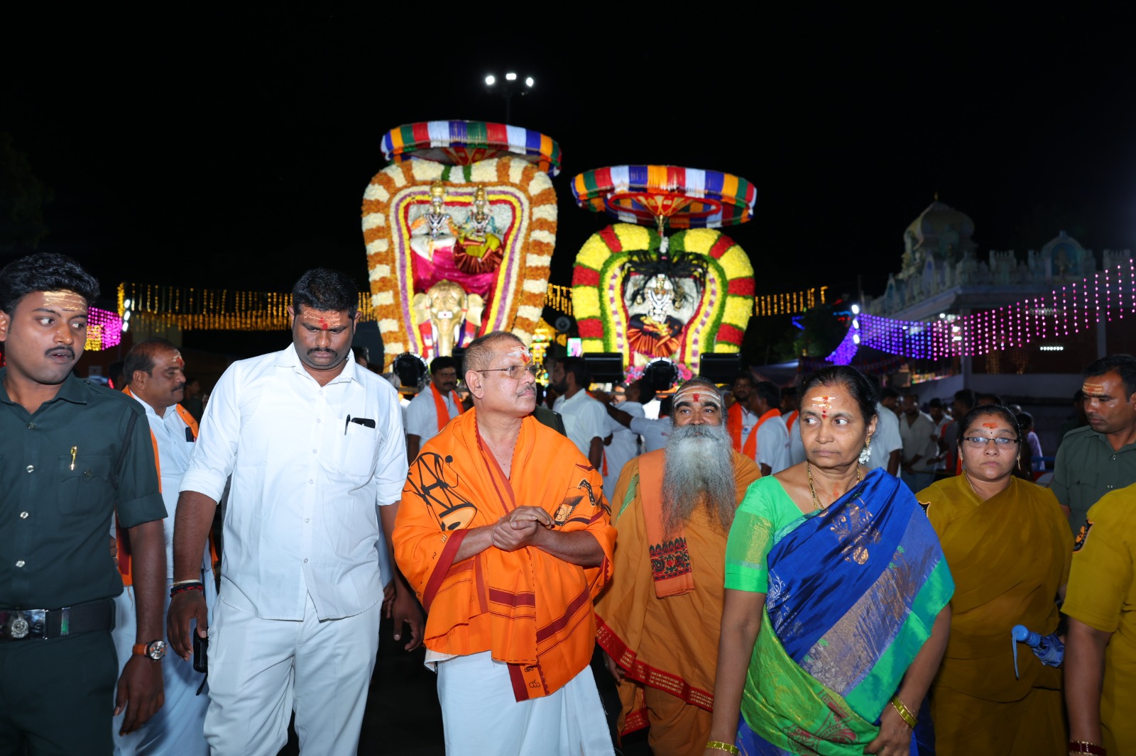 ఆదిపరాశక్తుల్లో ఏడవ రూపమైన కాళరాత్రి అమ్మవారు గాడిదను వాహనంగా చేసుకొని నాలుగు చేతుల్లో వర, అభయ, ముద్రలతో ఖడ్గం, లోహకంటక ఆయుధాలుగా ధరించి రౌద్ర రూపంలో సకల శుభప్రదాయినిగా భక్తులకు దర్శనమిచ్చింది. 