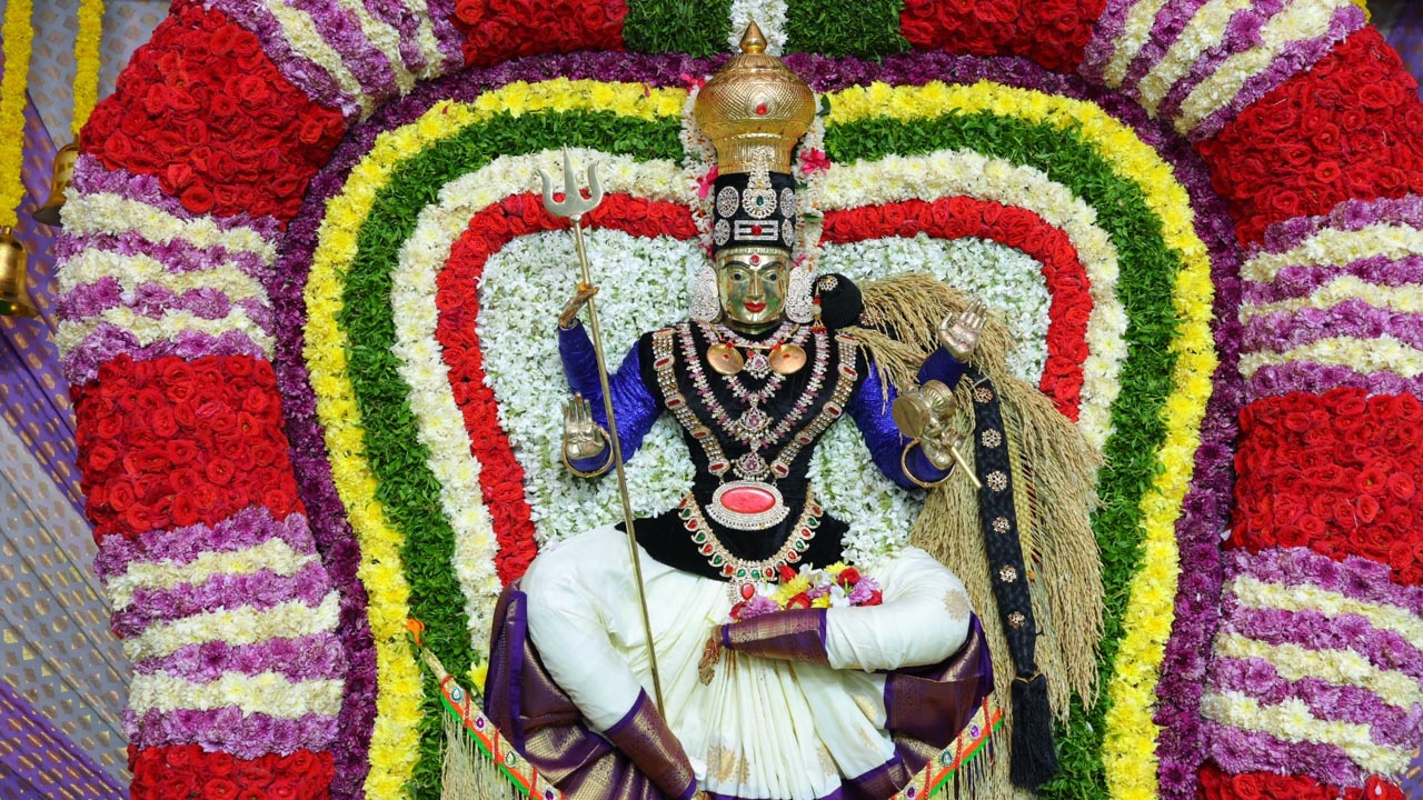 Srisailam | శ్రీగిరి క్షేత్రంలో వైభవోపేతంగా శరన్నవరాత్రులు.. మహాగౌరిగా భ్రమరాంబ దర్శనం..