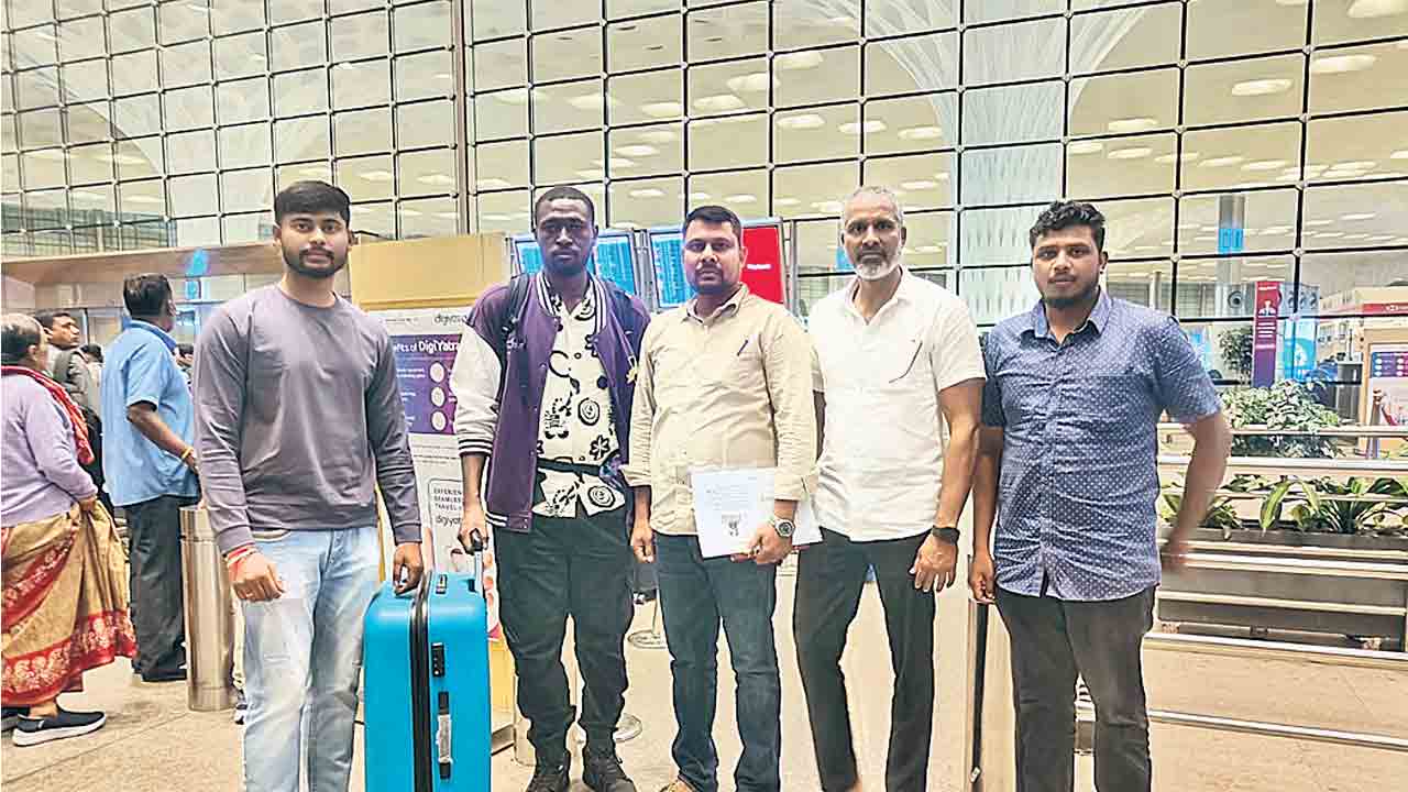 స్టూడెంట్ వీసాపై వచ్చి గంజాయి దందా