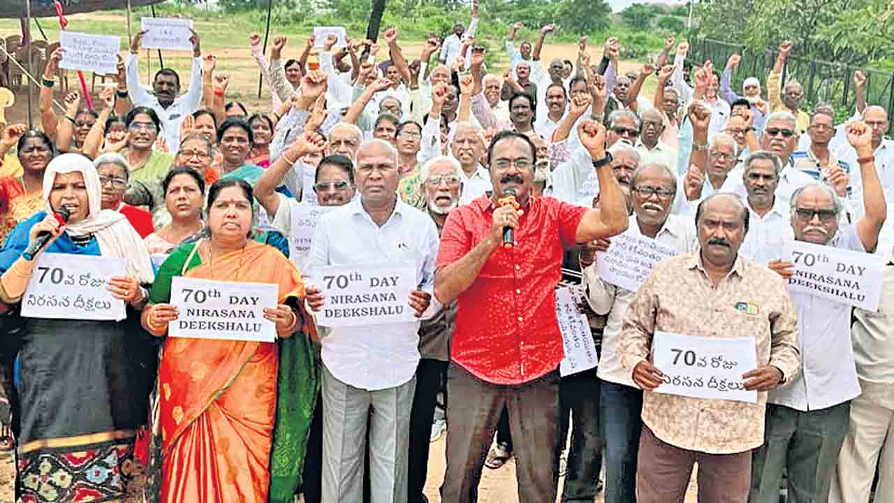 సర్కార్‌కు పట్టని ఉద్యోగుల గోస