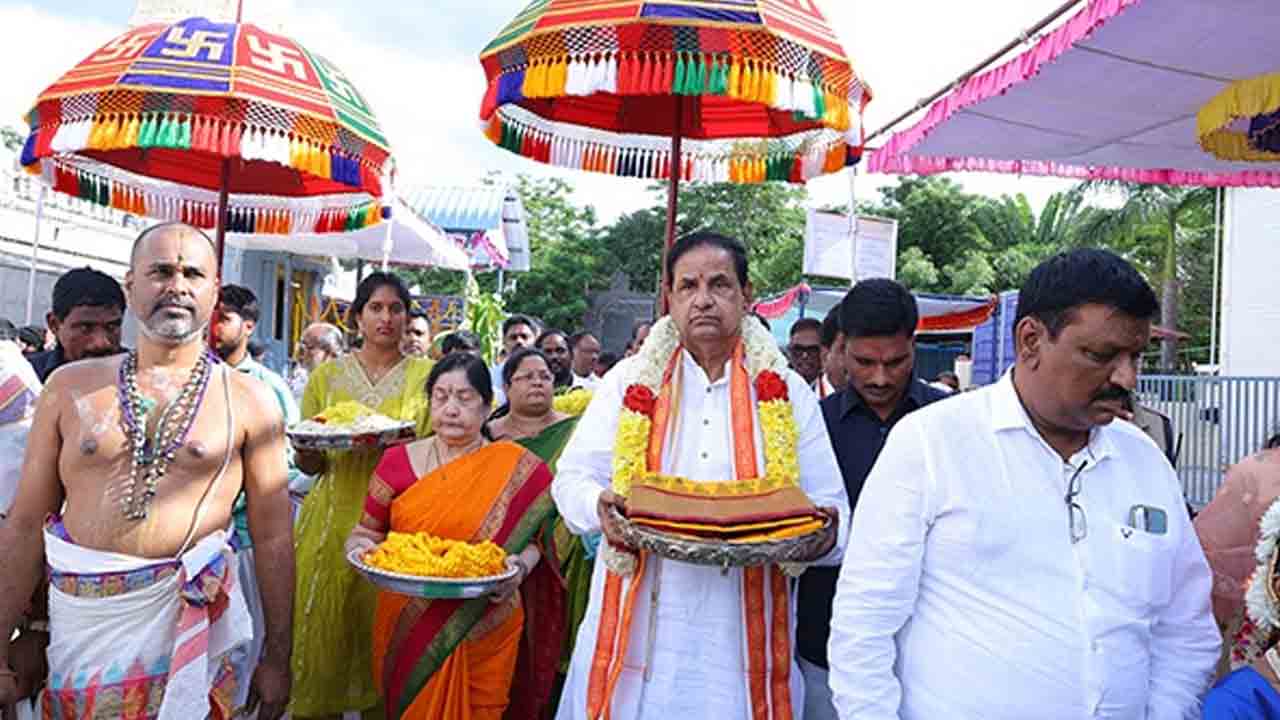 Kanipakam | కాణిపాకం వినాయకుడికి పట్టువస్త్రాలు సమర్పించిన టీటీడీ చైర్మన్‌