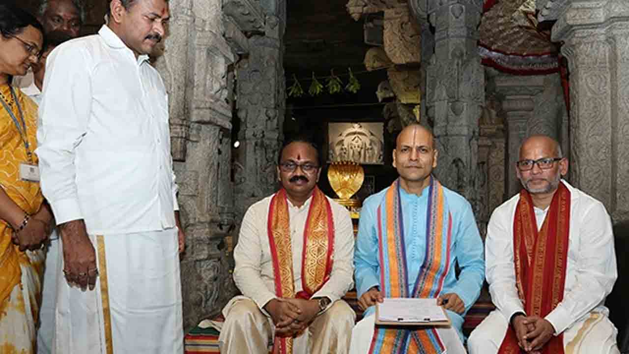 TTD EO | టీటీడీ ఈవోగా అనిల్ కుమార్ సింఘాల్ బాధ్యతల స్వీకరణ