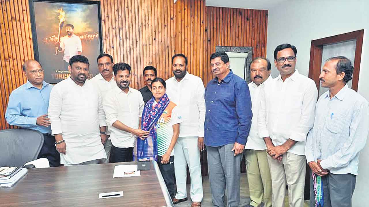 శభాష్ చికిత.. సీఎం రేవంత్రెడ్డి అభినందనలు