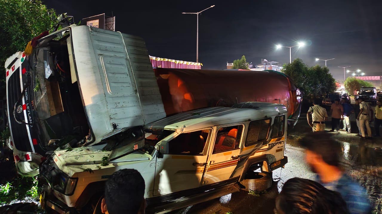 Choutuppal | అదుపు తప్పి పల్టీలు కొట్టి.. చౌటుప్పల్‌లో కెమికల్‌ ట్యాంకర్‌ బీభత్సం..!