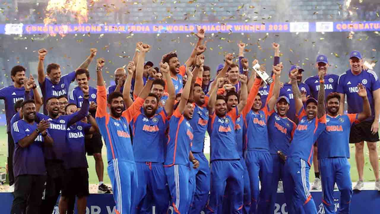 Asia Cup trophy | ట్రోఫీ తీసుకోకుండా.. ఖాళీ చేతులతోనే టీమ్‌ ఇండియా సెలబ్రేషన్స్‌.. VIDEO