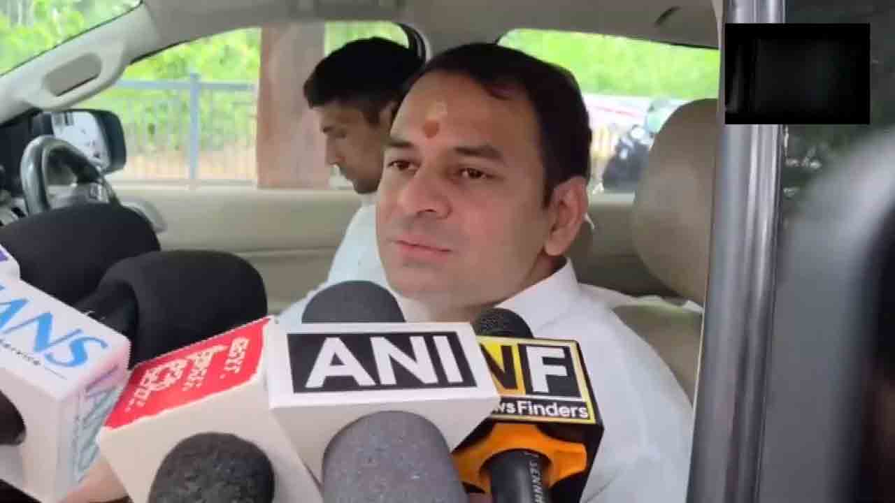 Tejpratap Yadav | పార్టీ పోస్టర్లలో ఎందుకు.. నా పేరెంట్స్‌ నా గుండెల్లో ఉన్నారు : తేజ్‌ ప్రతాప్‌ యాదవ్‌