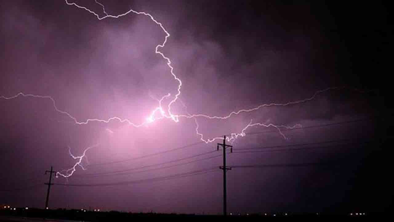 Lightning | కామేపల్లి మండలంలో పిడుగుపడి రైతుకు తీవ్ర గాయాలు