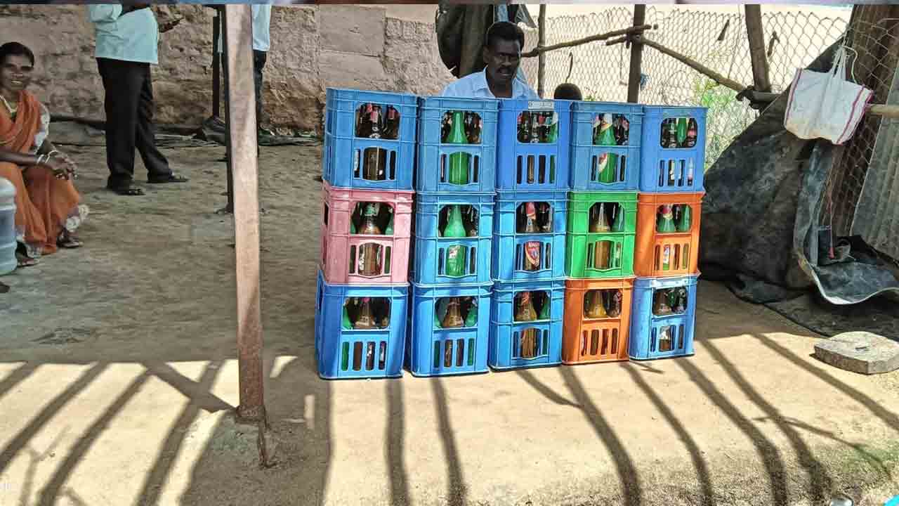 Toddy Adulteration | గల్లీగల్లీలో కల్తీ కల్లు దందా.. పిచ్చిపిచ్చిగా ప్రవర్తించిన విద్యార్థి.. బట్టలు లేకుండా తిరిగి చనిపోయిన మరో యువకుడు