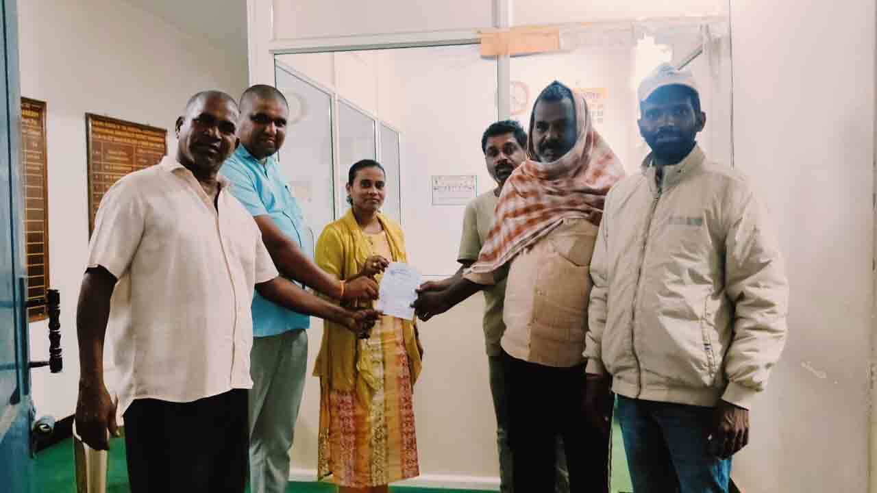 Trees cutting | చెట్లు నరికి వాహనంలో తరలింపు.. భారీగా జరిమానా